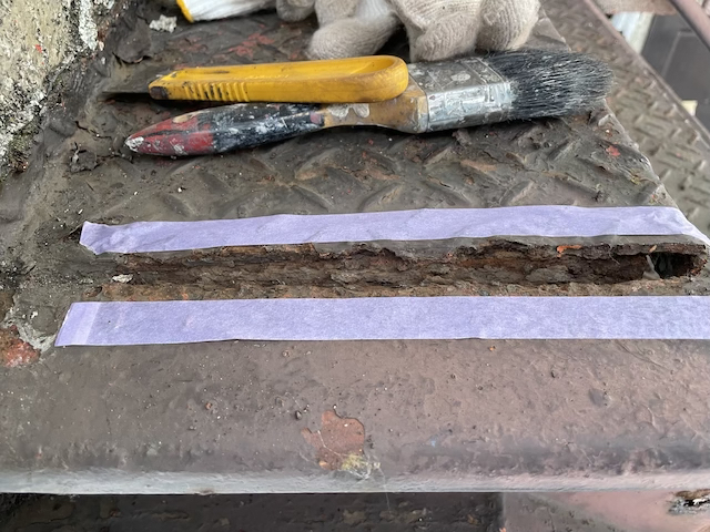 川口　鉄骨階段塗装工事　ケレン作業